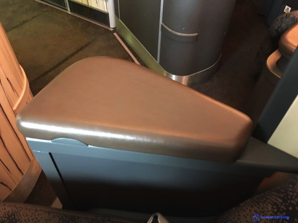 photo ci161 seat a8 right armrest up